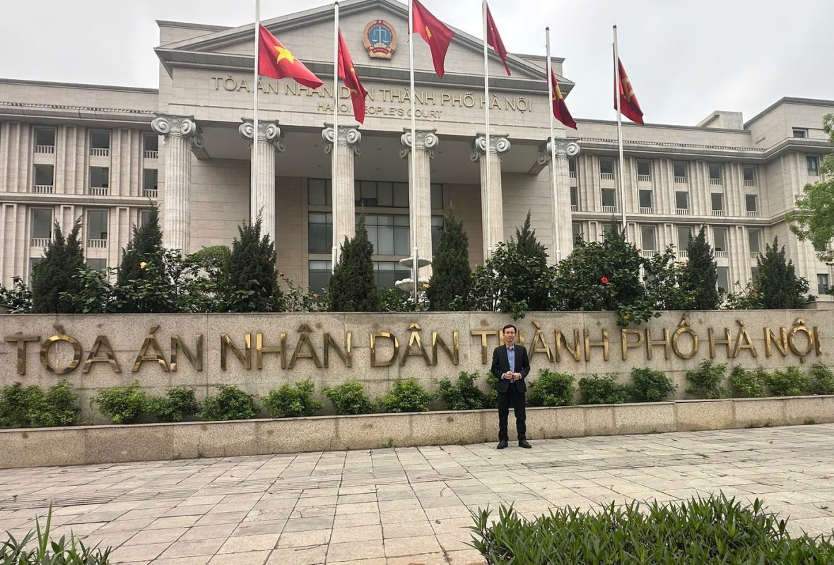 Luật sư Phạm Văn Duẩn công tác tại Tòa án Nhân dân TP Hà Nội
